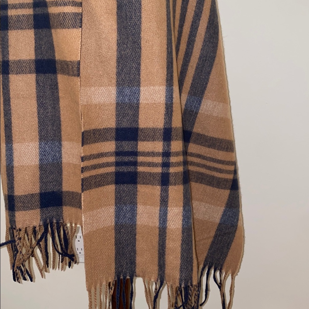 Mens Camel and Navy Plaid Fringe Shawl NWOT - Picture 3 of 6